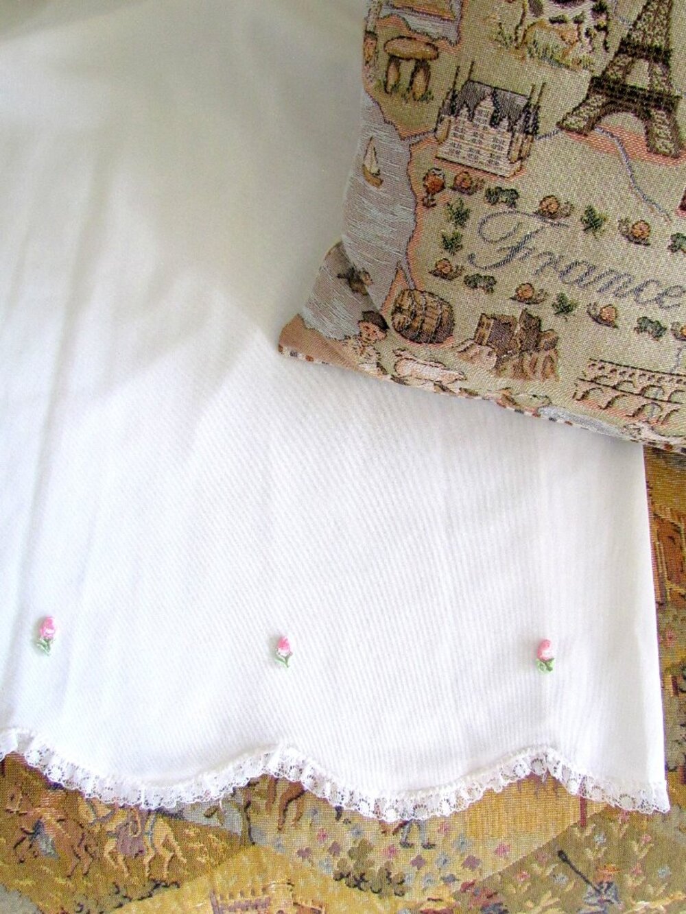 FULL SLIP, L, 40" VINTAGE HENSON KICKERNICK, WHITE w TINY ROSEBUDS & LACE, SWEET - Picture 3 of 5